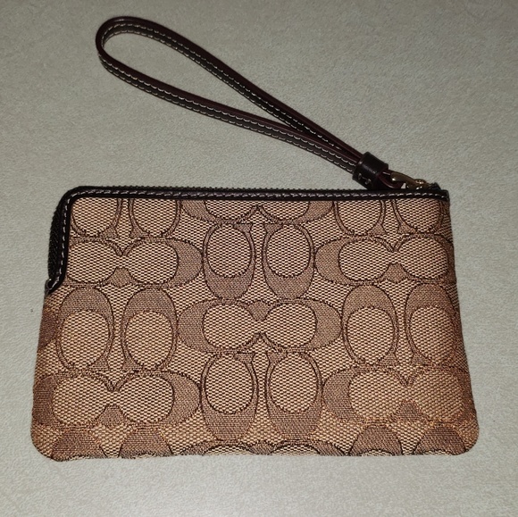 Coach Jacquard Wristlet  NWT$78 - Picture 3 of 4